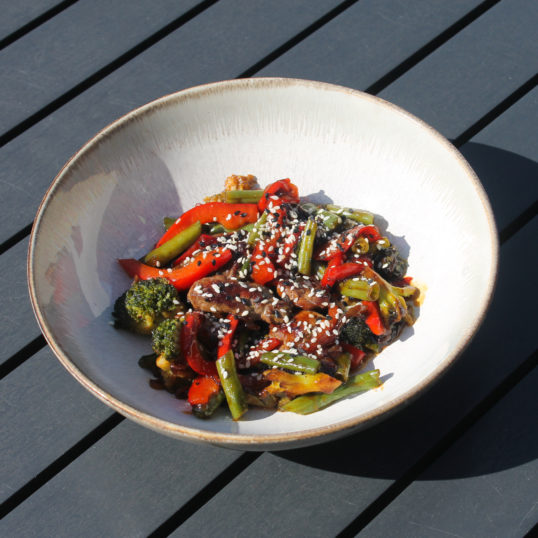 Салат з телятиною та овочами